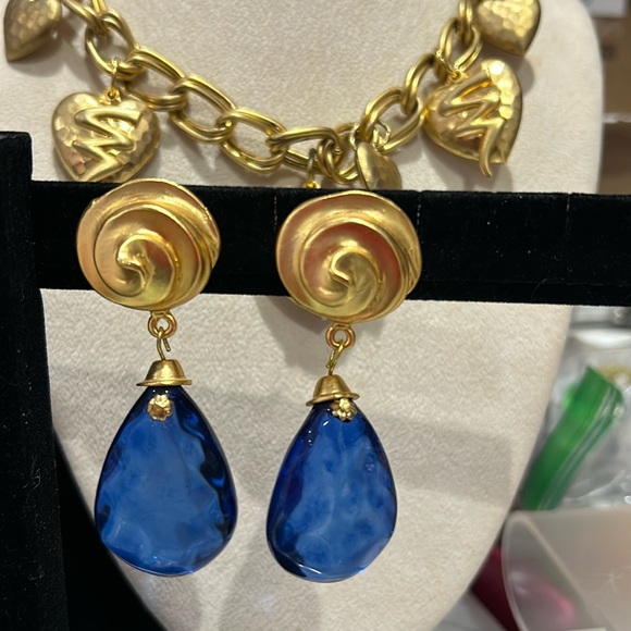 Stunning Matte Gold Swirl Top with Blue Stone Drop Earrings-Boutique - Picture 3 of 11